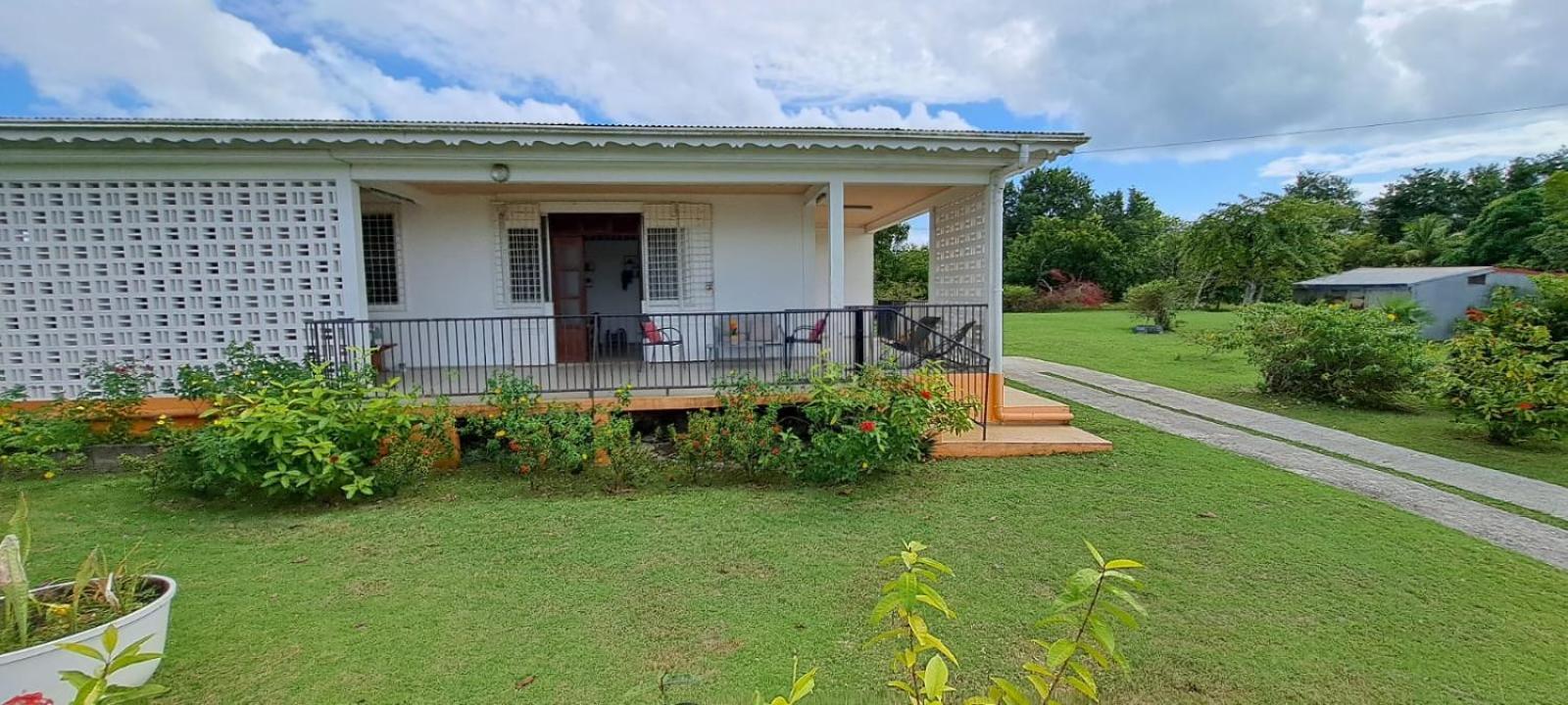 Kaz A Faup Villa Grand-Bourg  Exteriör bild